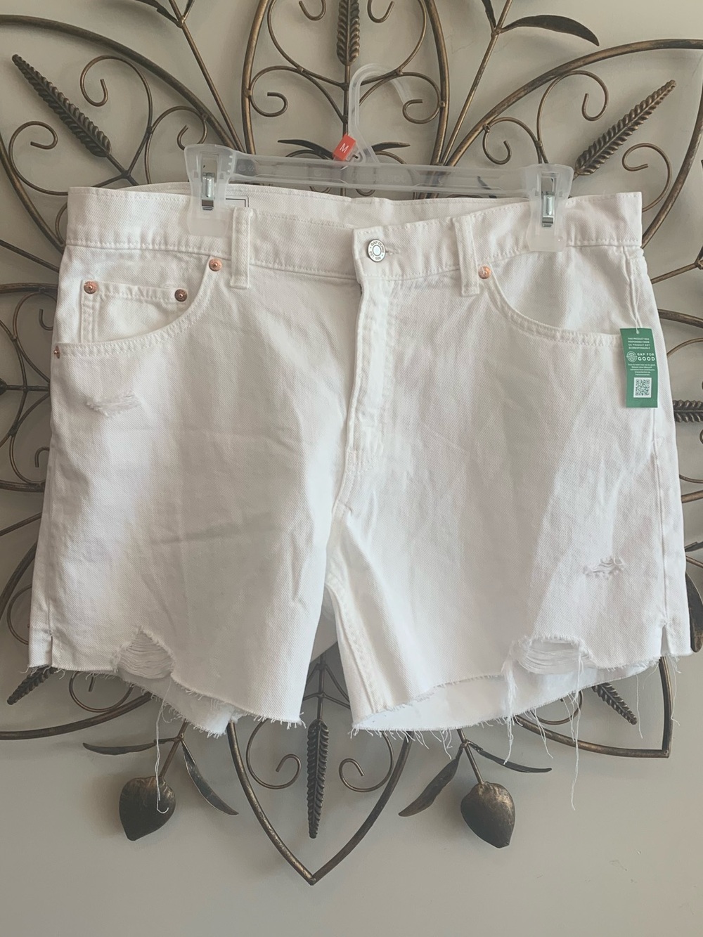 NWT Gap 100% Cotton White Distressed Denim Shorts